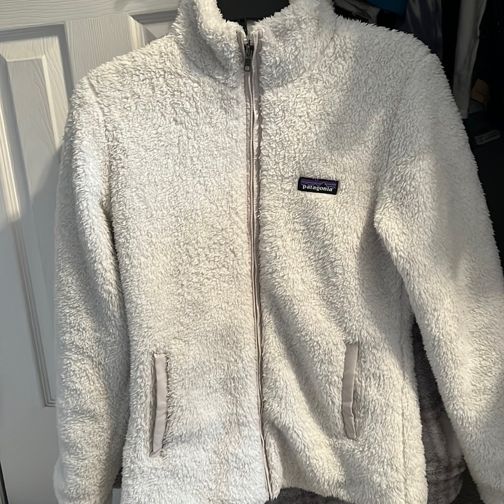 White Patagonia jacket ❄️